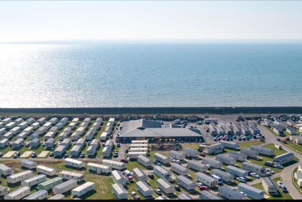 Caravan In - New Holiday home *
